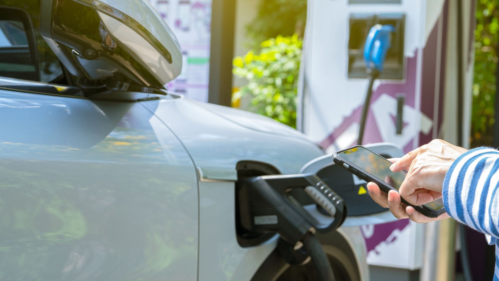 This little-known fact about EV charging apps adds more convenience